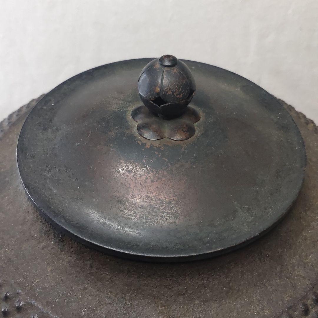 Tea utensils Arare iron pot Bamboo and plum design