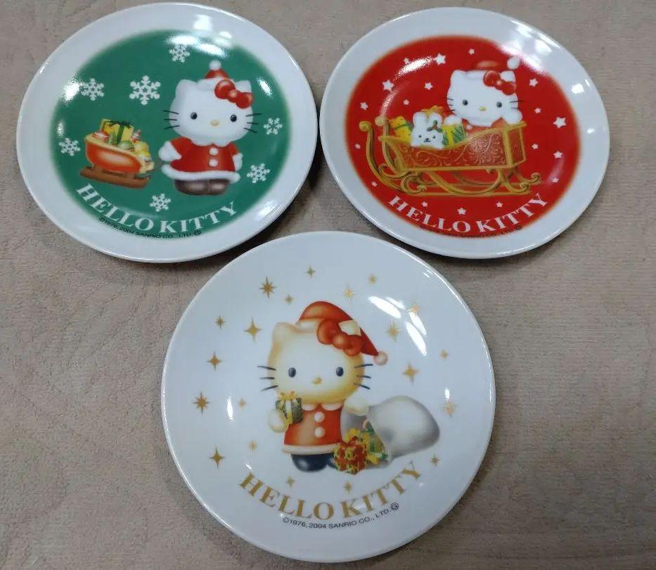 lot 3 Hello Kitty Christmas Plate