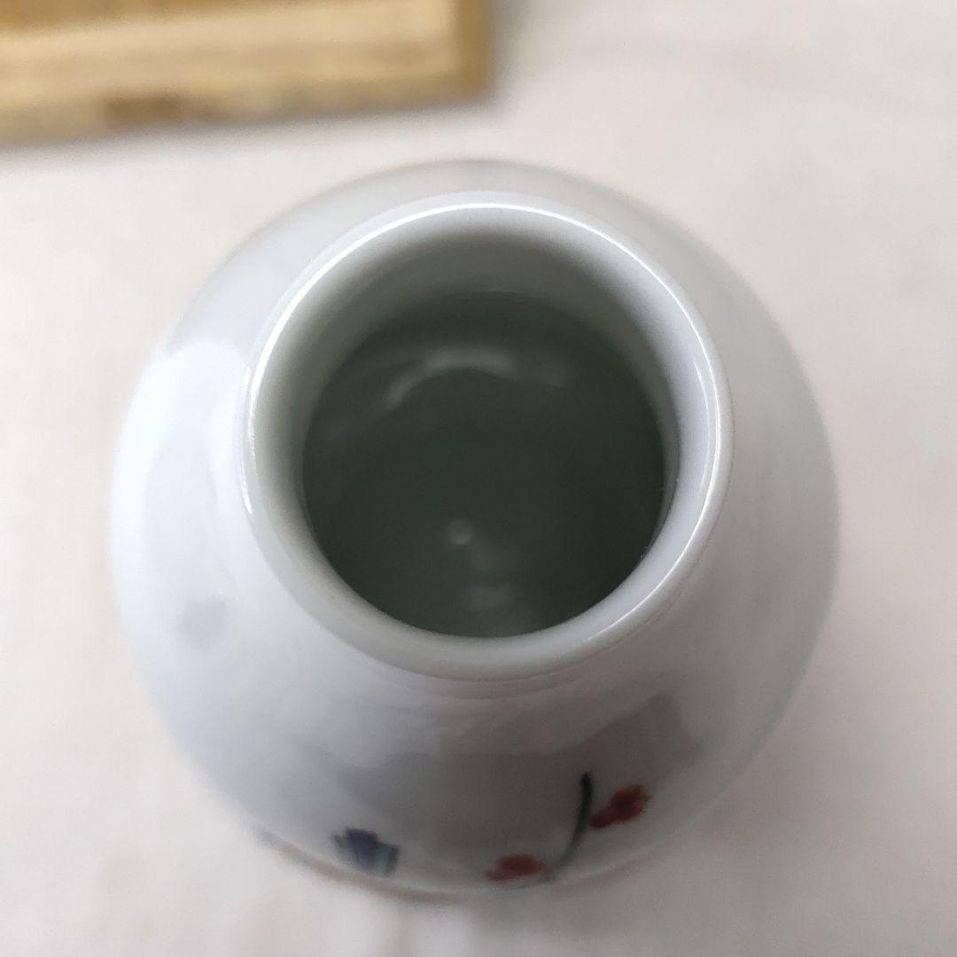 Kakiemon kiln 14th generation Nishiki Umetoribun vase Muddy hand co-box