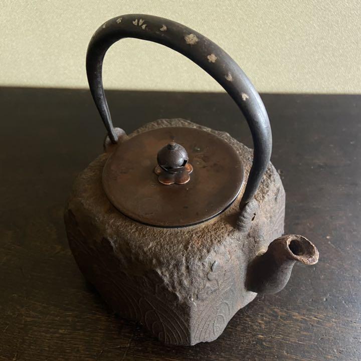 Iron kettle paulownia crest square inlay tea ceremony