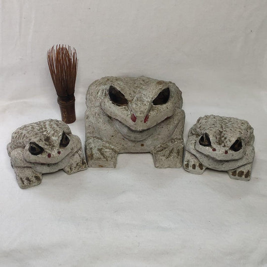Figurine parent child lucky frog 3 pieces hand old family