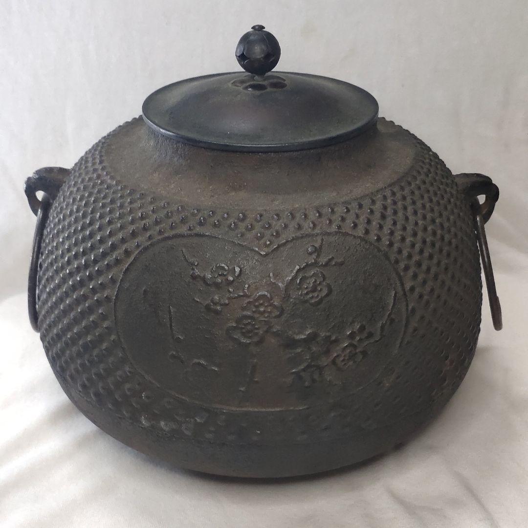 Tea utensils Arare iron pot Bamboo and plum design