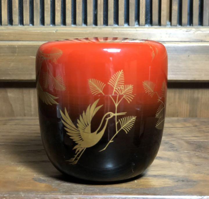 Nakamura Muneyo's work Kaga Makie, Matsukutsuru, lacquer