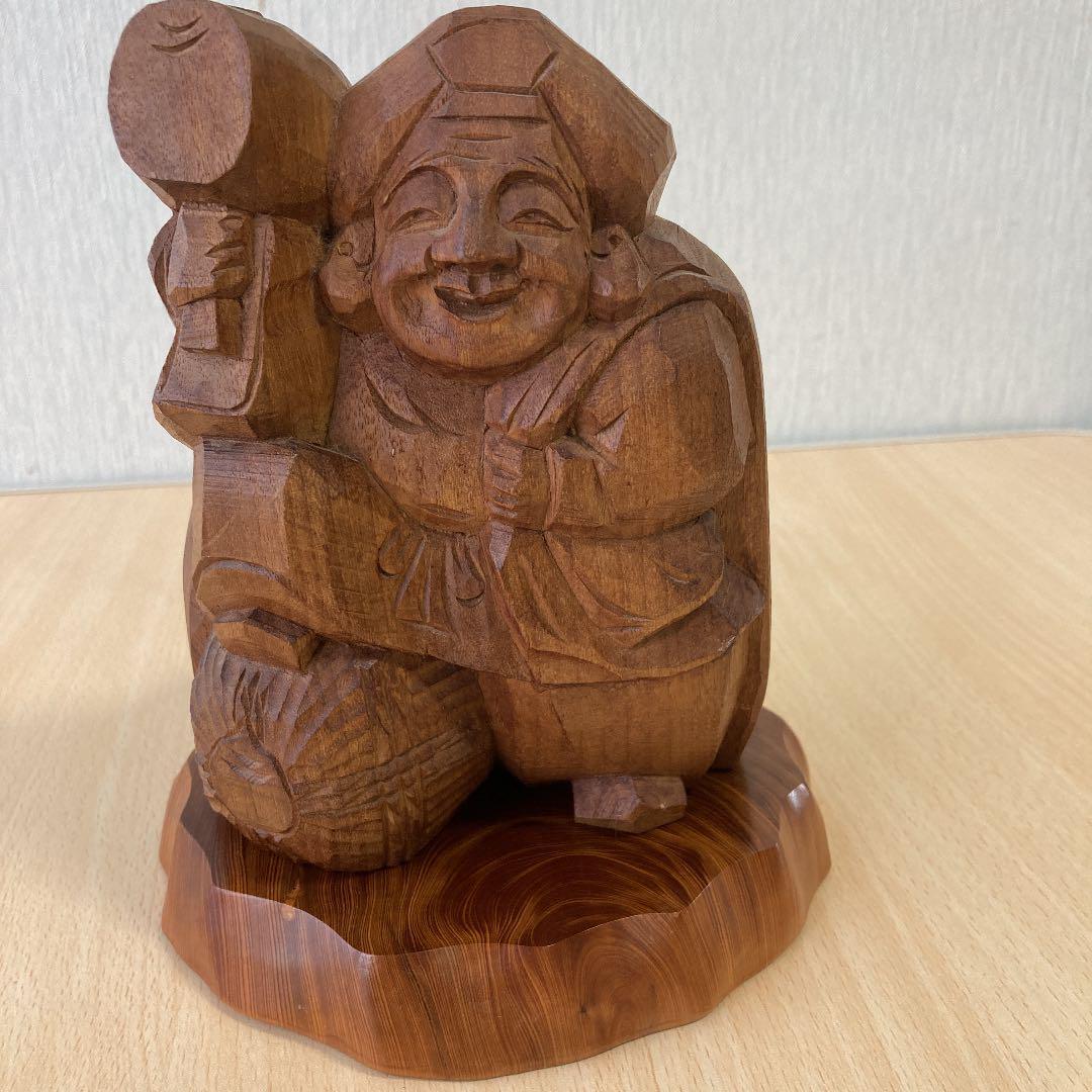 Daikoku-sama, a one-sword carving craft