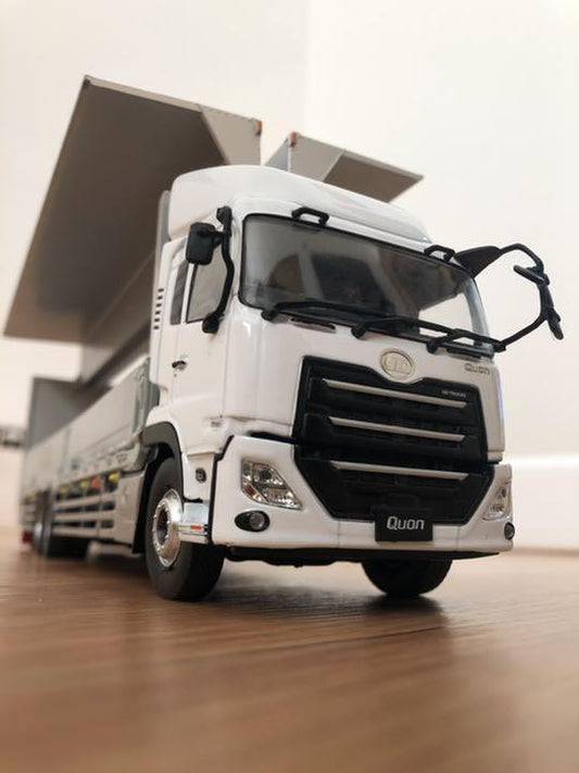Kyosho UD Trucks Quon 1/43 minicar Quon