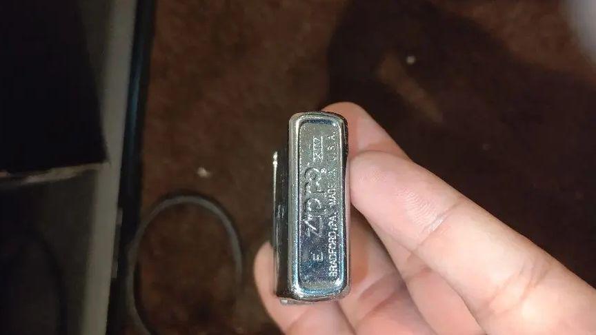 As is for parts ZIPPO lighter kitte hawk silver without box