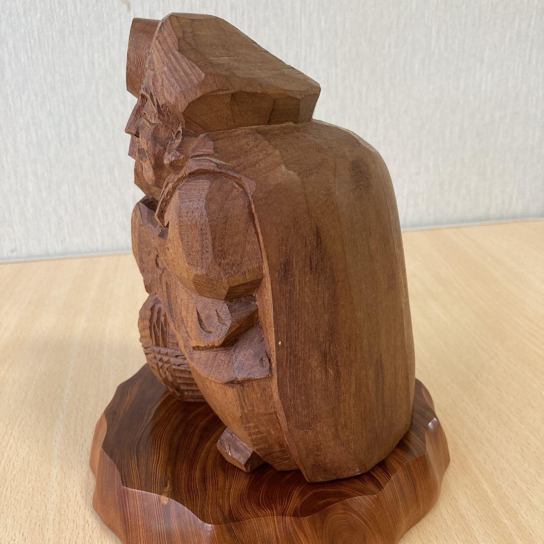 Daikoku-sama, a one-sword carving craft