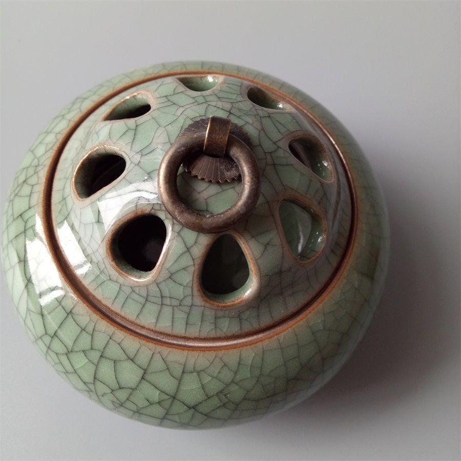 Openwork of the government kiln Celadon three-legged openwork incense