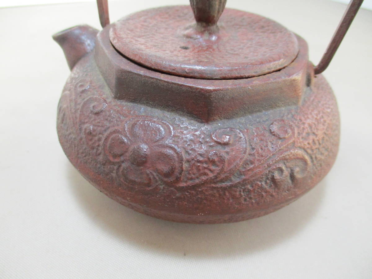 Metal crafts Ironware reddish brown flower pattern Iron teapot antique