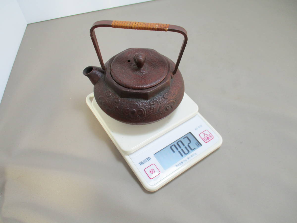 Metal crafts Ironware reddish brown flower pattern Iron teapot antique