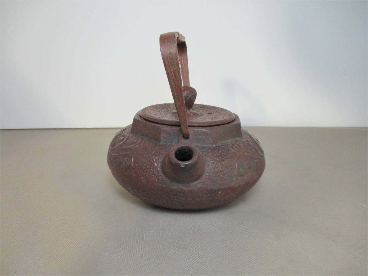 Metal crafts Ironware reddish brown flower pattern Iron teapot antique