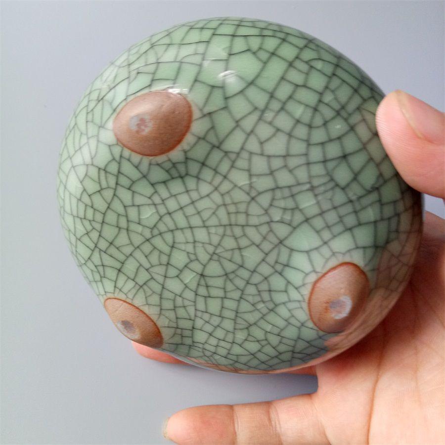Openwork of the government kiln Celadon three-legged openwork incense