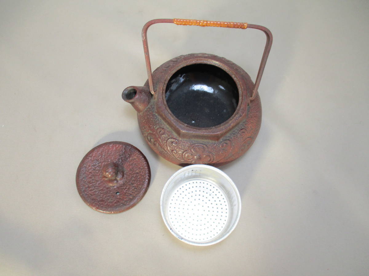 Metal crafts Ironware reddish brown flower pattern Iron teapot antique
