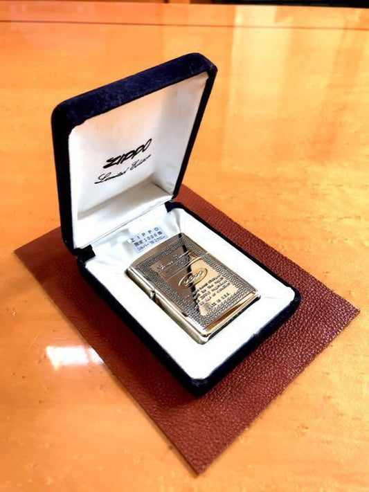As is for parts zippo silver with serial number 1993 mint condition box 10μ silv