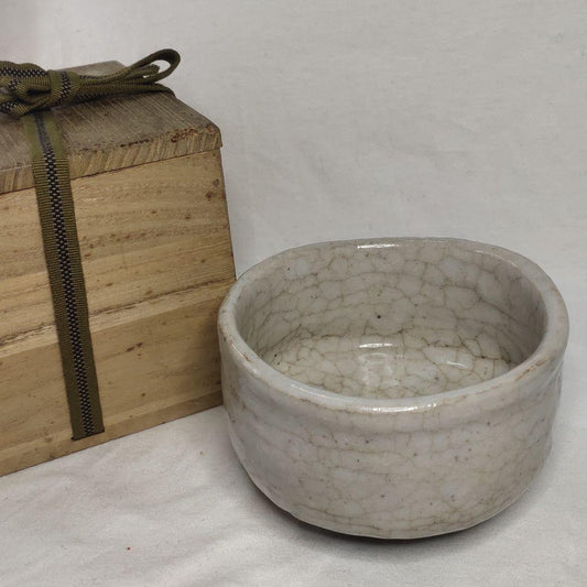 Tea utensils Shino ware Tea bowl Paulownia box Inscription
