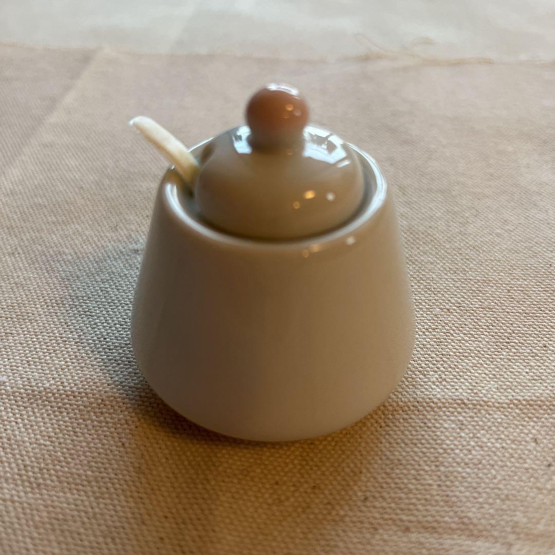 Mellow tune seasoning container