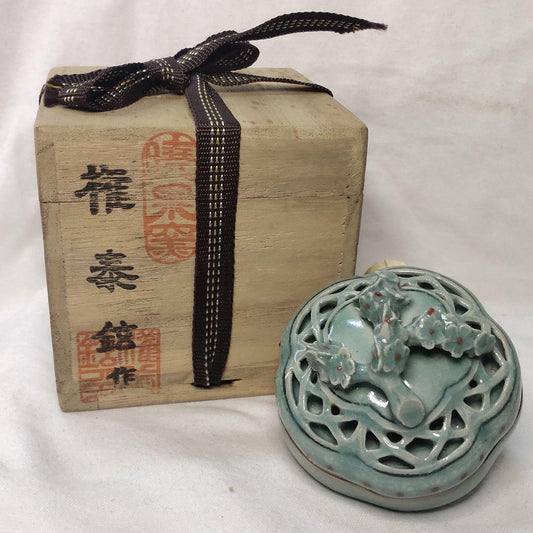 Tea utensils Celadon incense case by Gwon Tae-hyun Gyocheon kiln