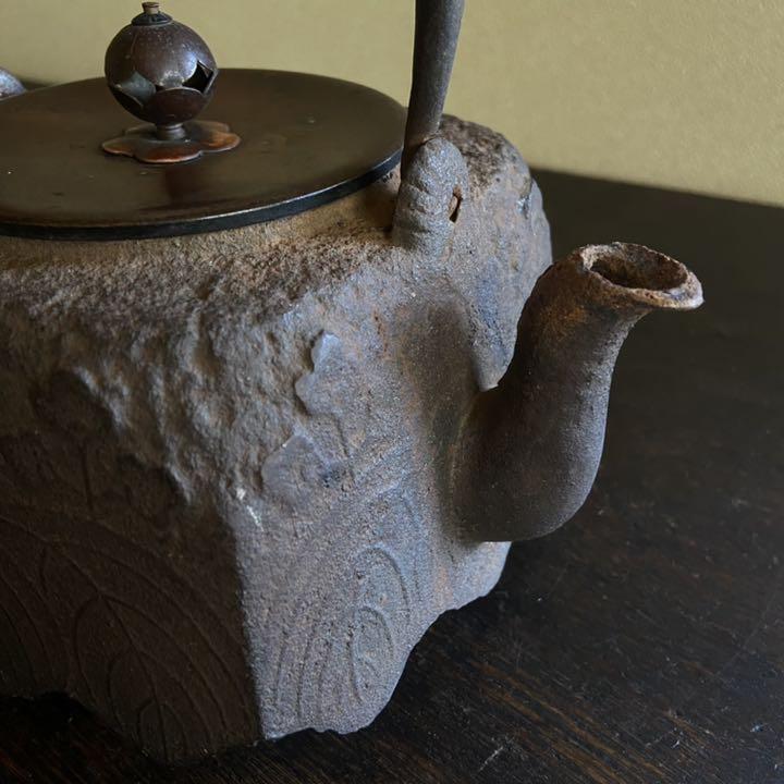 Iron kettle paulownia crest square inlay tea ceremony
