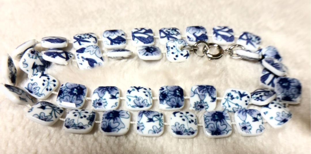 Pottery style necklace Antiques