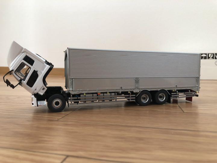 Kyosho UD Trucks Quon 1/43 minicar Quon