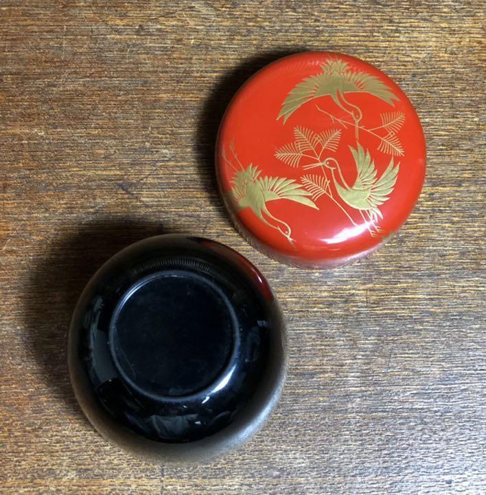 Nakamura Muneyo's work Kaga Makie, Matsukutsuru, lacquer