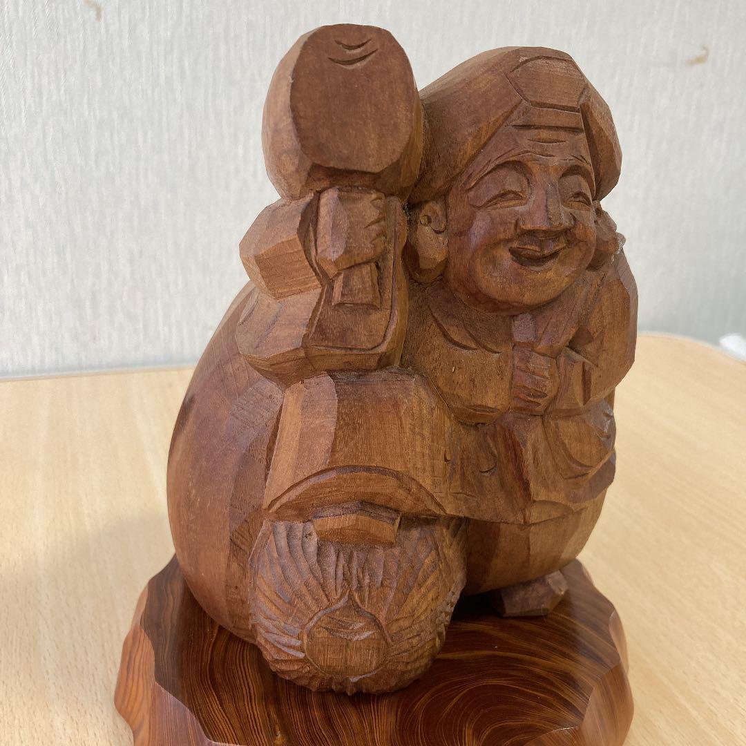 Daikoku-sama, a one-sword carving craft