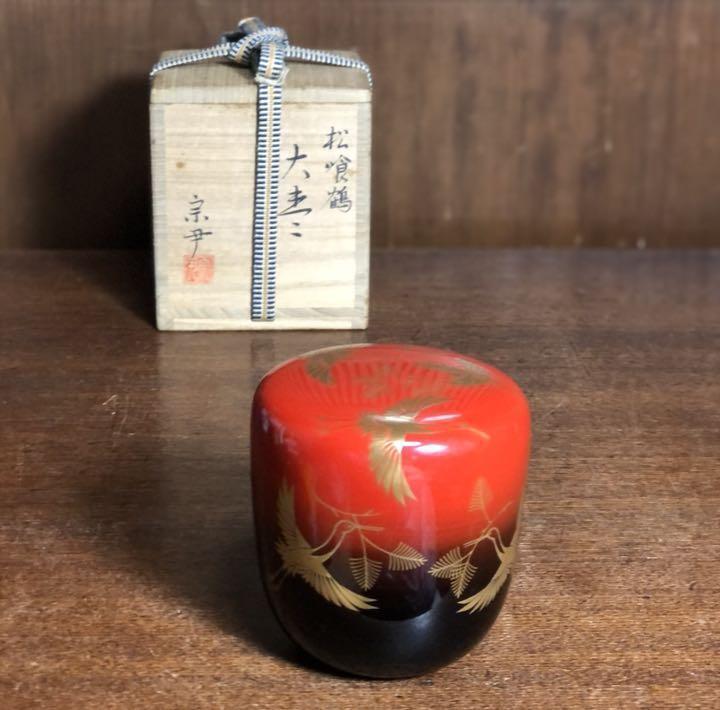 Nakamura Muneyo's work Kaga Makie, Matsukutsuru, lacquer