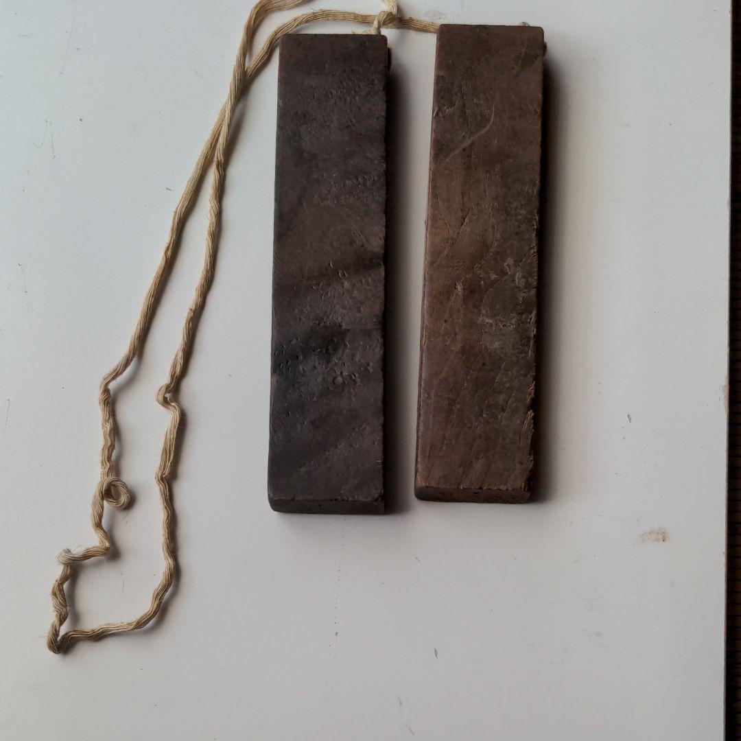 It's clappers. The size is 18 cm long, 4 cm wide, and 2 cm high.