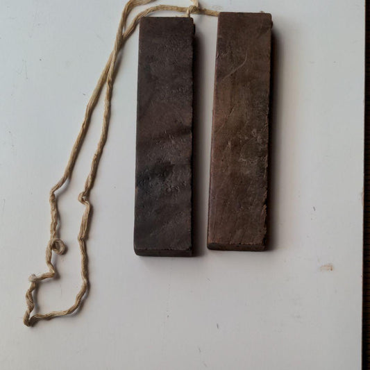 It's clappers. The size is 18 cm long, 4 cm wide, and 2 cm high.