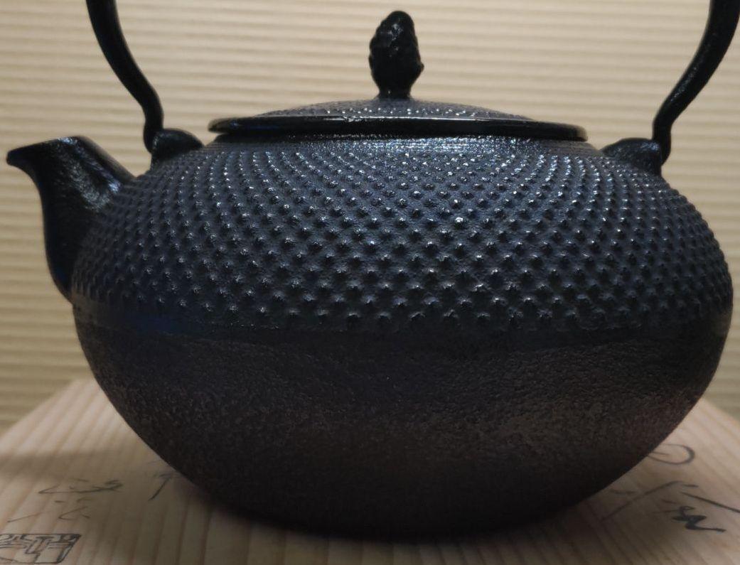 Iron kettle, Nambu ironware, kettle, in a wooden box, new and unused