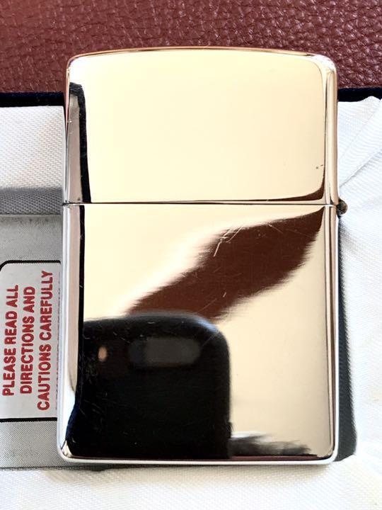 As is for parts zippo silver with serial number 1993 mint condition box 10μ silv