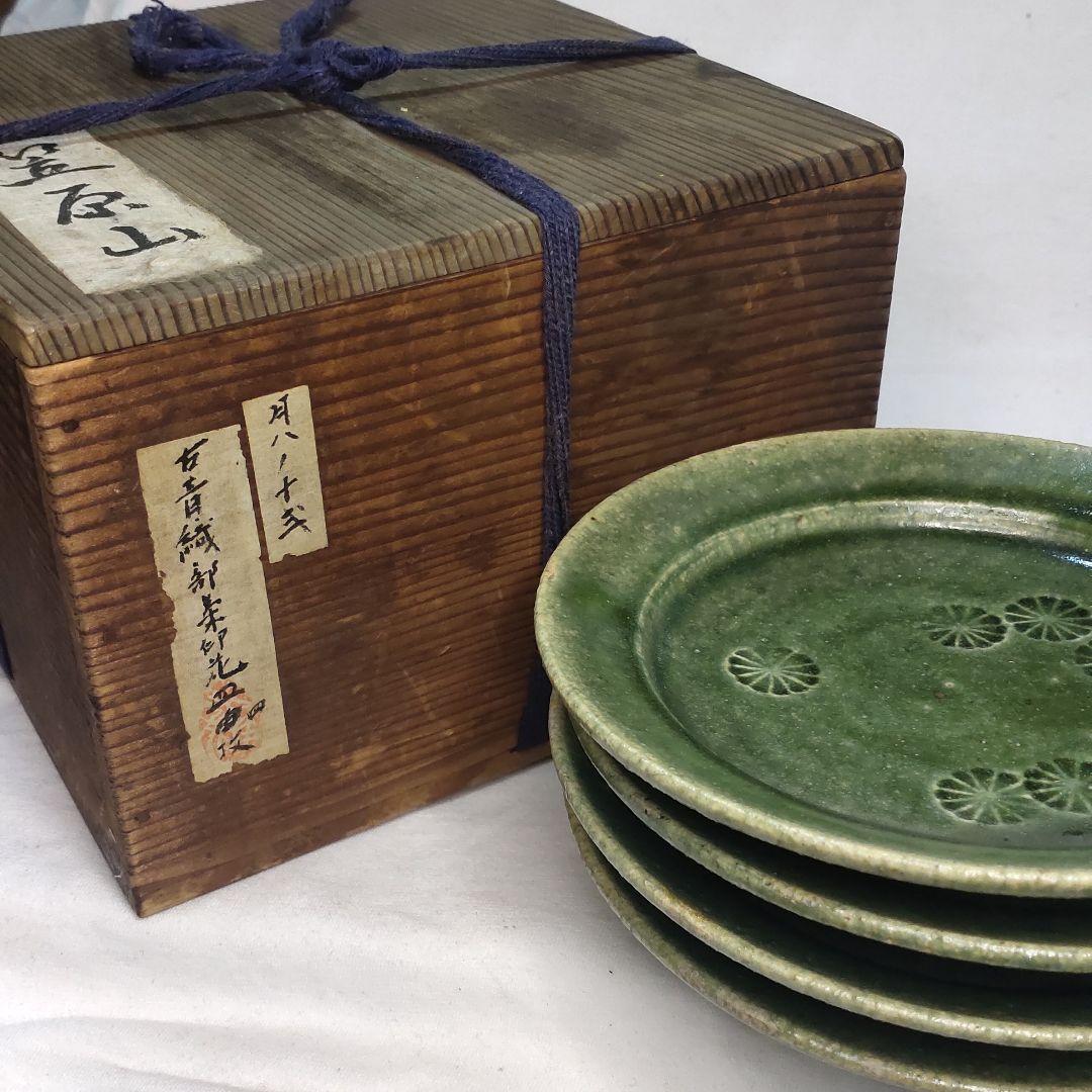 Old blue Oribe ware Kasahara mountain kiln stamp flower plate