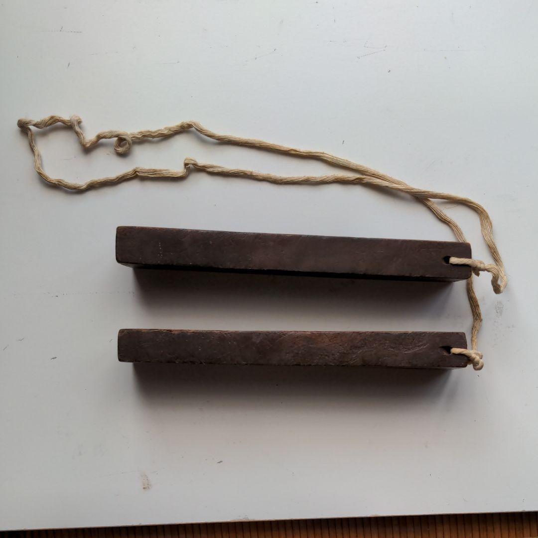 It's clappers. The size is 18 cm long, 4 cm wide, and 2 cm high.