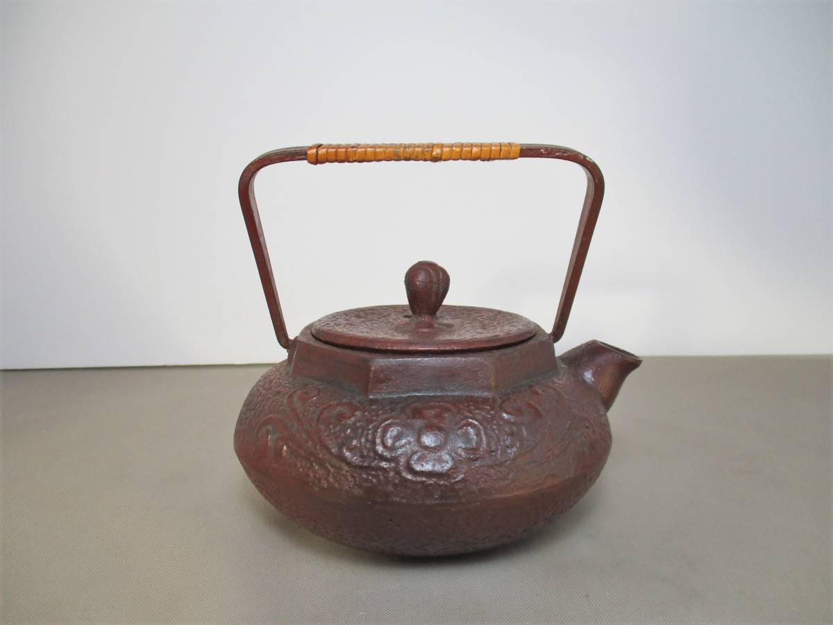 Metal crafts Ironware reddish brown flower pattern Iron teapot antique