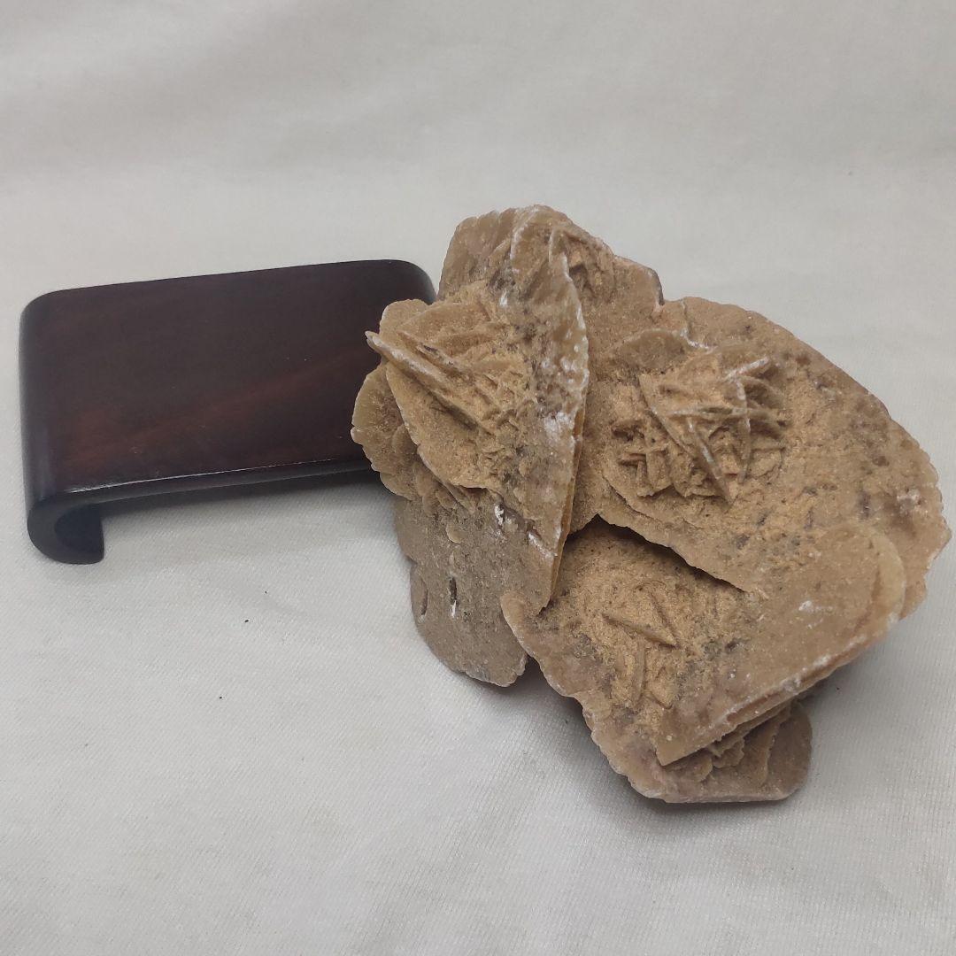 Desert rose Desert rose Rough stone Rosewood figurine with stand Natural stone