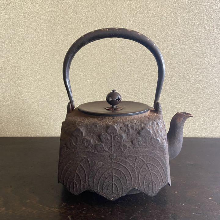 Iron kettle paulownia crest square inlay tea ceremony