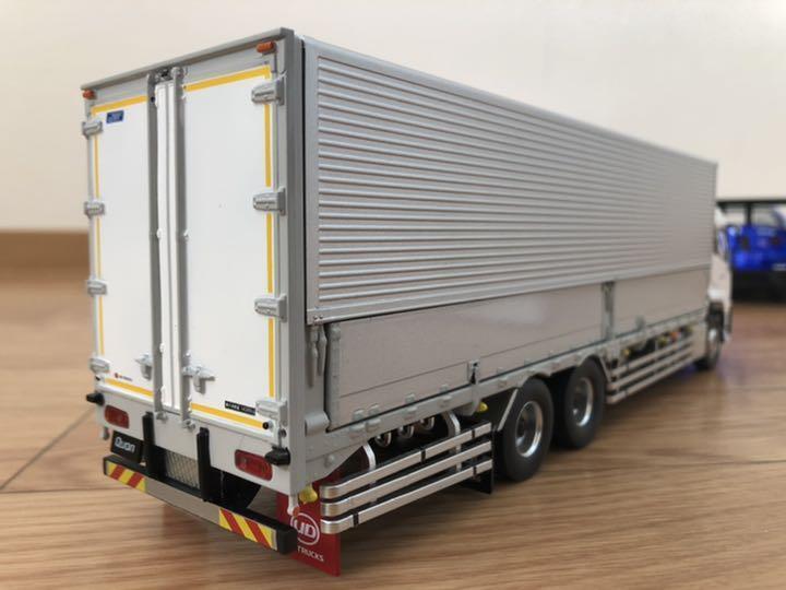 Kyosho UD Trucks Quon 1/43 minicar Quon