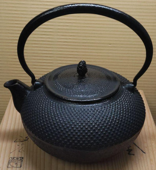 Iron kettle, Nambu ironware, kettle, in a wooden box, new and unused