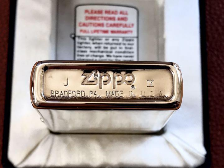 As is for parts zippo silver with serial number 1993 mint condition box 10μ silv