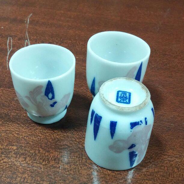 Tableware of the old days 3 sake cups irregular retro antique seal Ochoko Eiraku