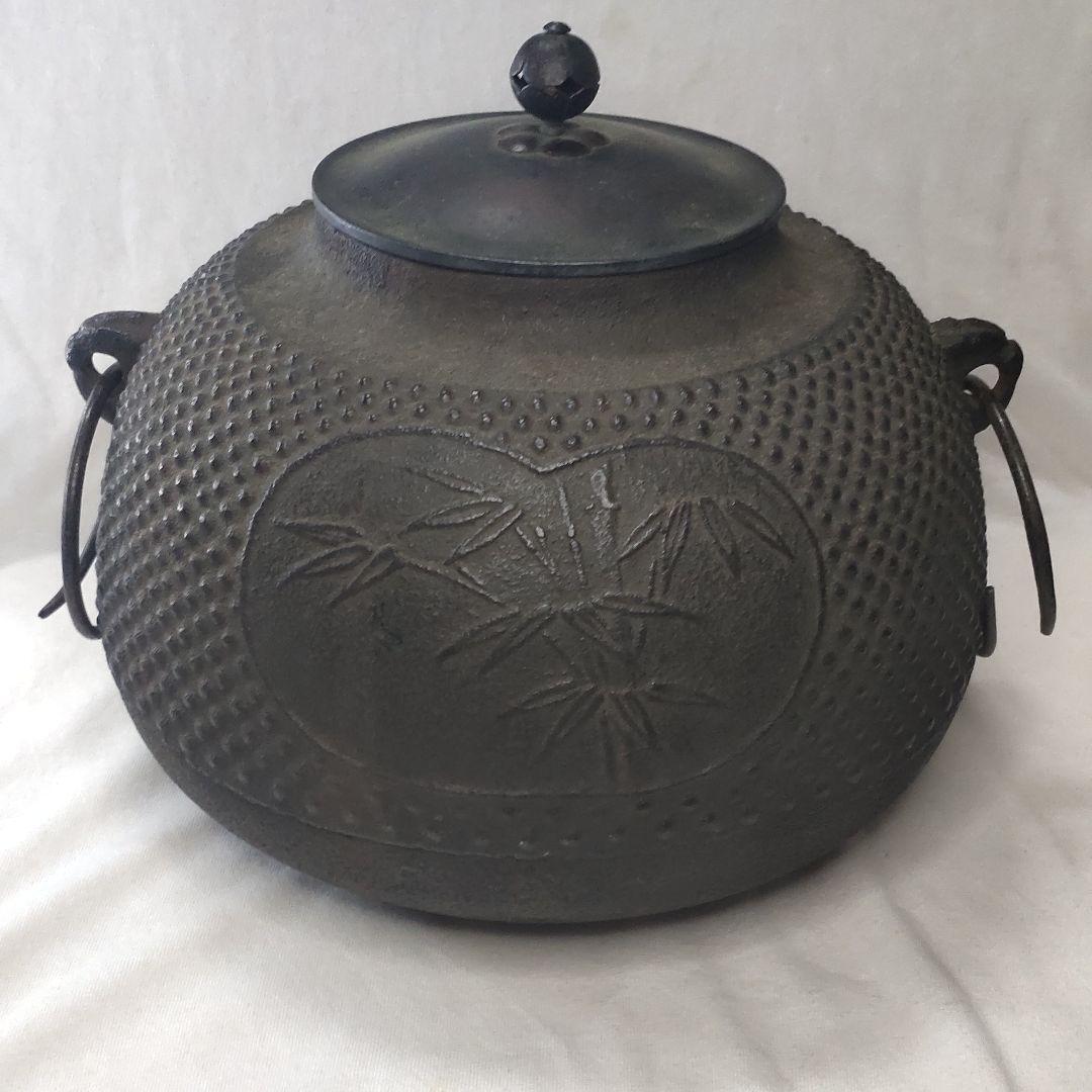 Tea utensils Arare iron pot Bamboo and plum design