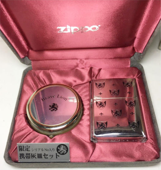 As is for parts zippo brave lion lion with box portable ashtray