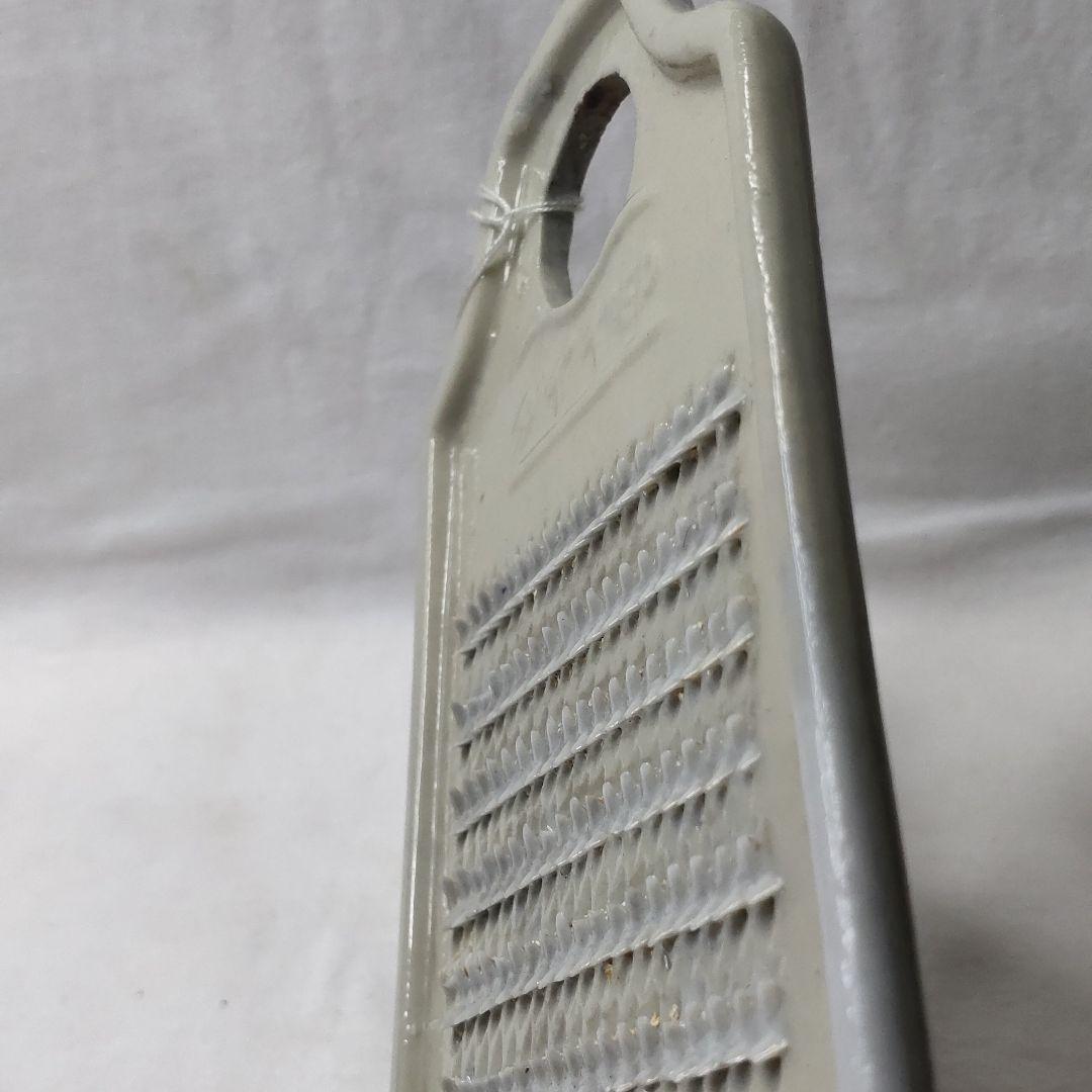 Grater Showa Retro Wartime Pottery  Collector's Release