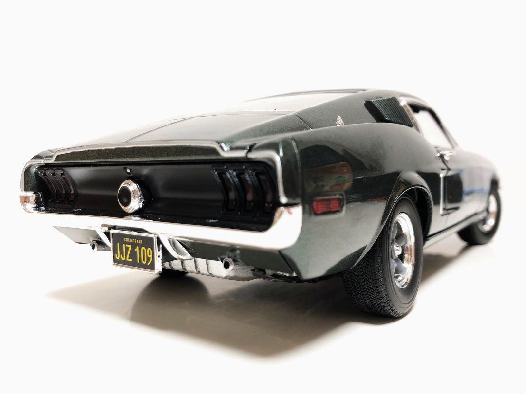 GL/'68 Ford Mustang Mustang 1/18 with figure