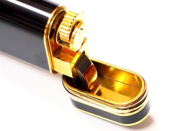 As is For Parts Cartier Trinity PLAQUE OR G Swiss made gas lighter black