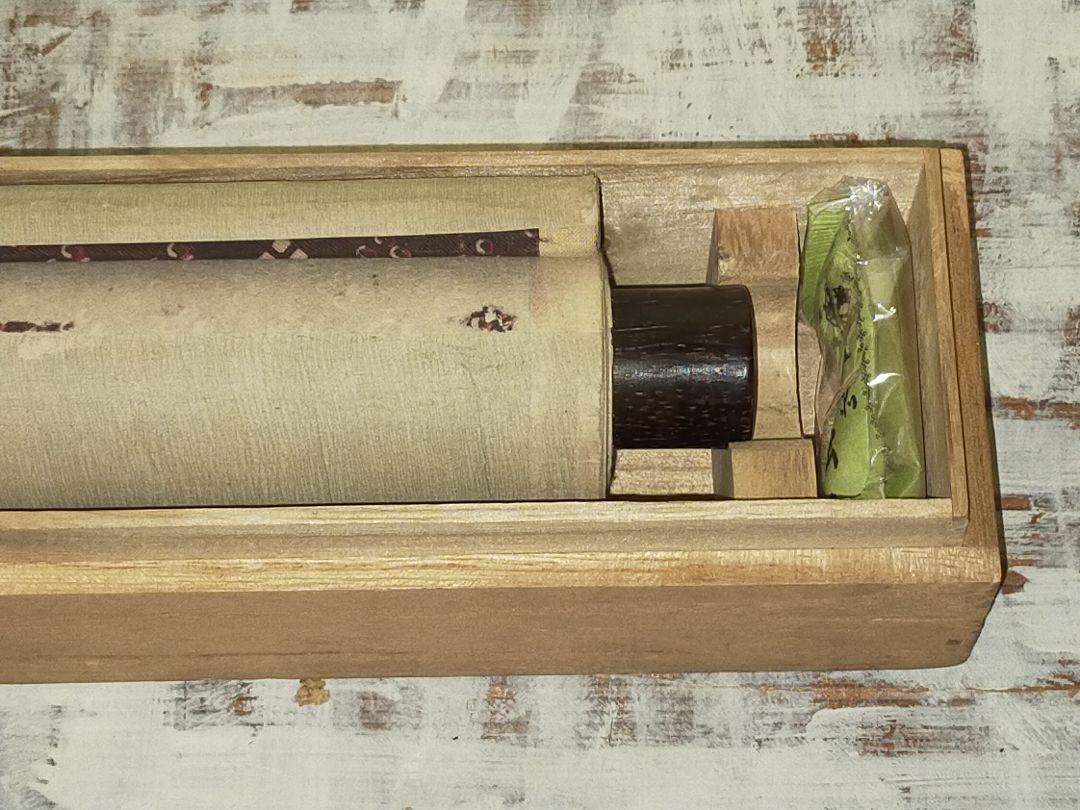 Hanging scroll Chinese person [Ryutaka] hanging scroll with paulownia box  JAPAN