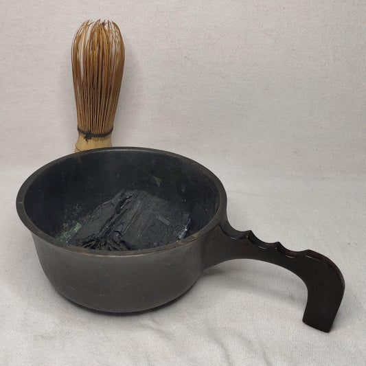 Tea utensils Charcoal bowl Made of old copper Inscription Antique