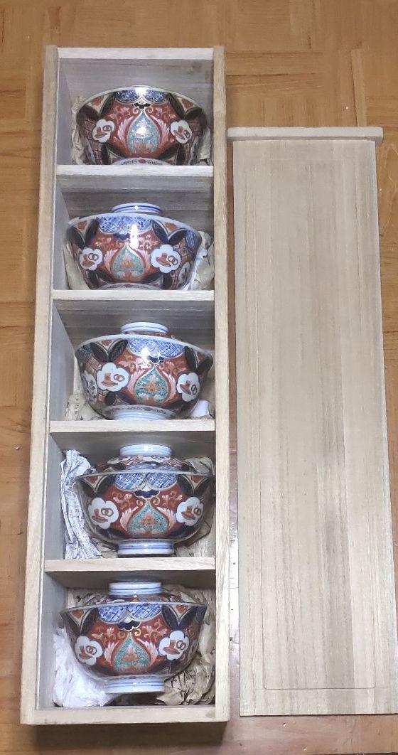 Koimari ware Fukichochun Colored lid bowl Hand-painted