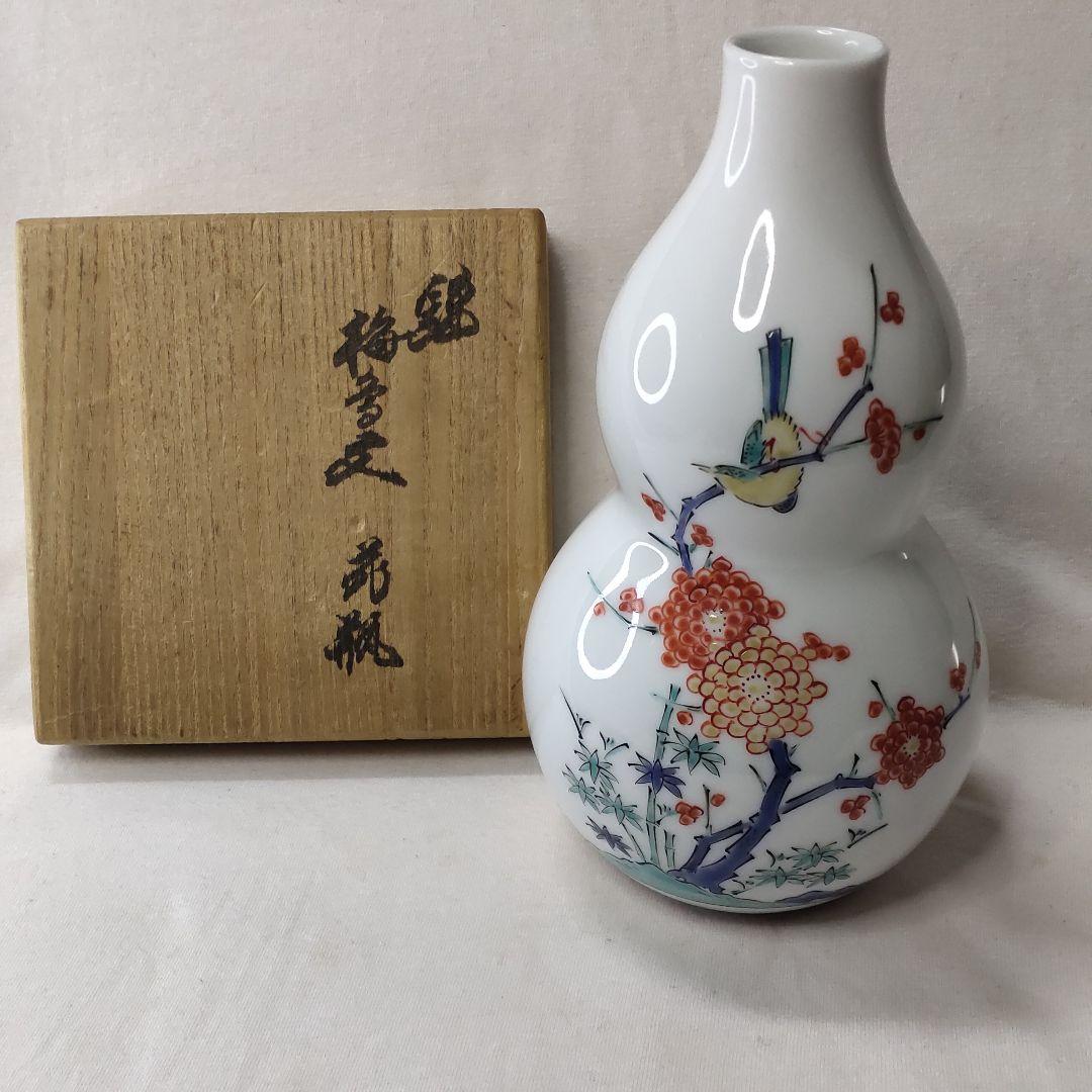 Kakiemon kiln 14th generation Nishiki Umetoribun vase Muddy hand co-box