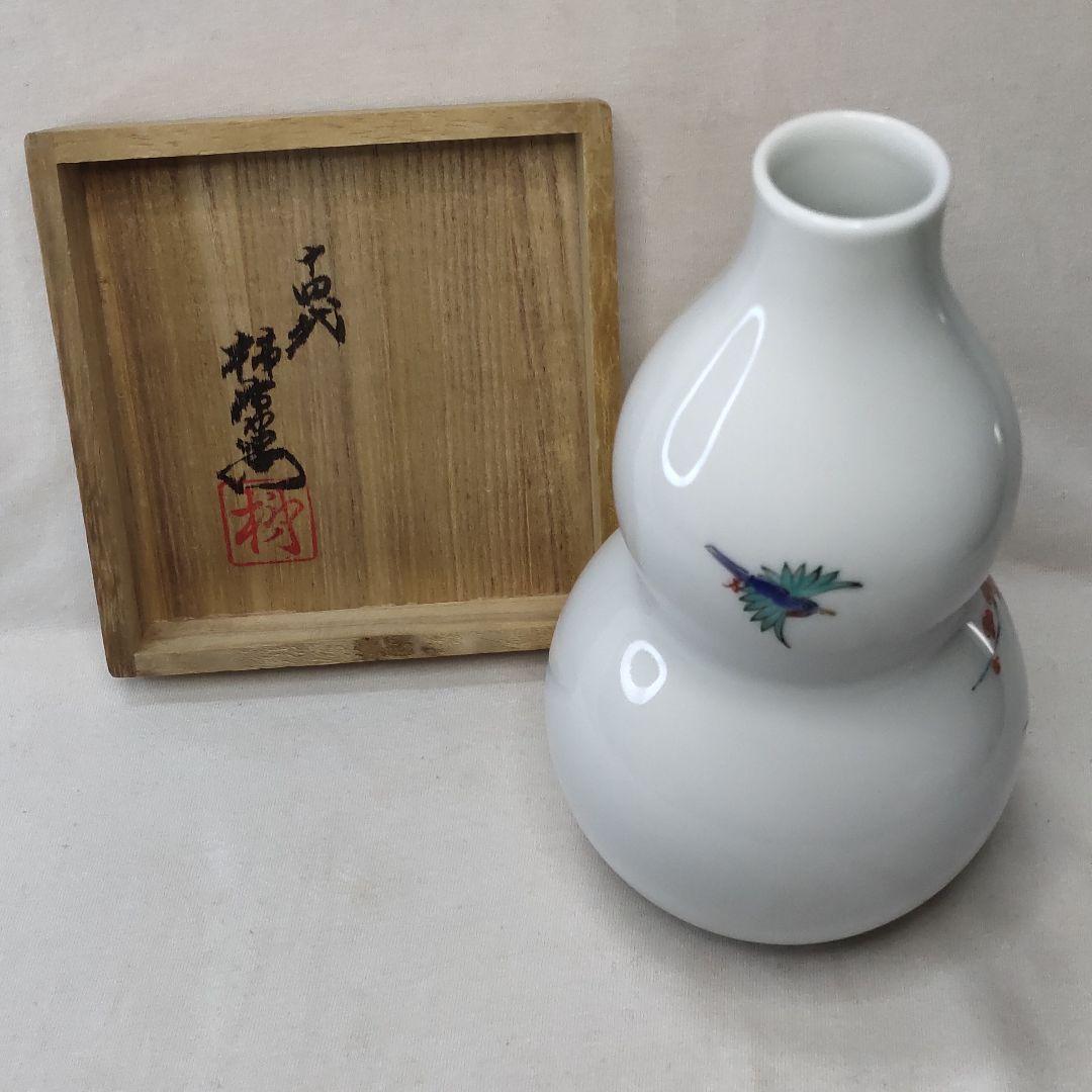 Kakiemon kiln 14th generation Nishiki Umetoribun vase Muddy hand co-box